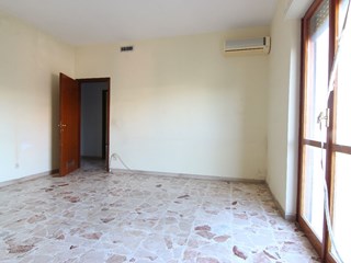 Appartamento in Vendita a Siracusa, zona viale Scala Greca, 120'000&euro;, 160 m²