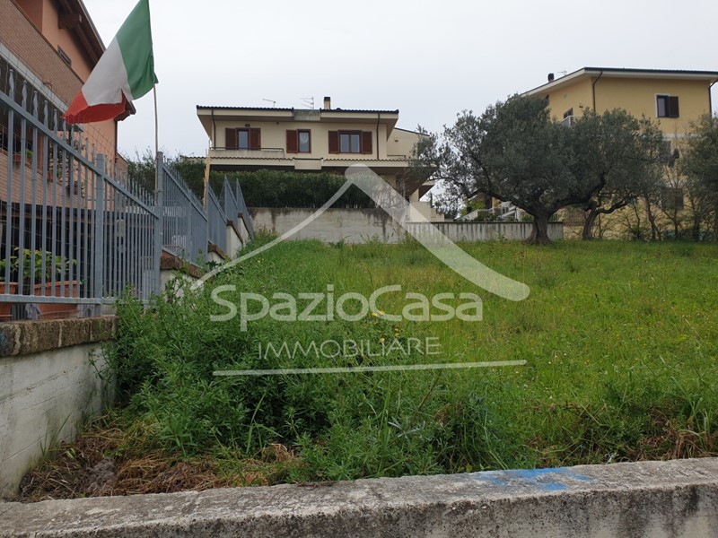 Terreno edificabile in Vendita a Città Sant'Angelo, zona Madonna Della Pace, 85'000€, 626 m²