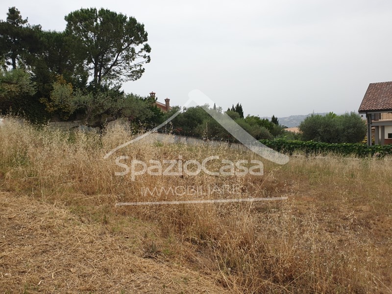 Terreno edificabile in Vendita a Città Sant'Angelo, zona Madonna Della Pace, 150'000€, 1582 m²