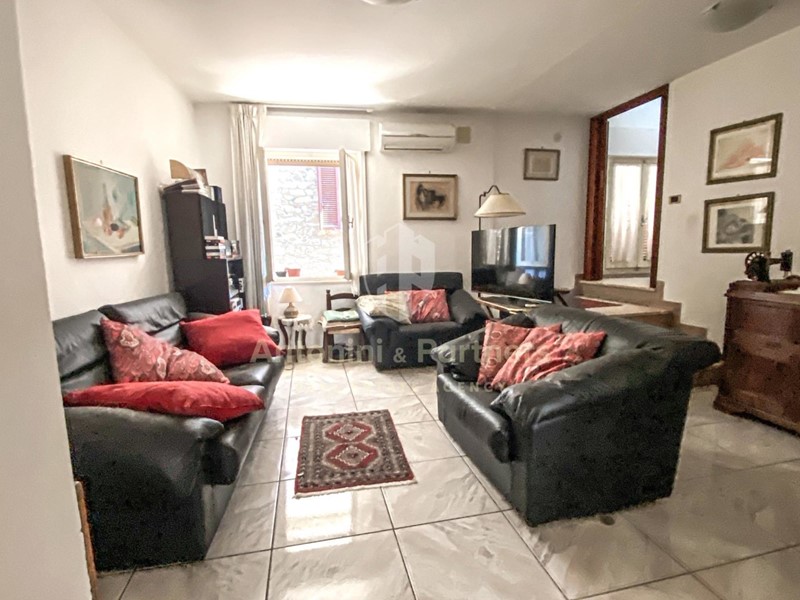 Casa Semi Indipendente in Vendita a Marsciano, 115'000€, 340 m², con Box