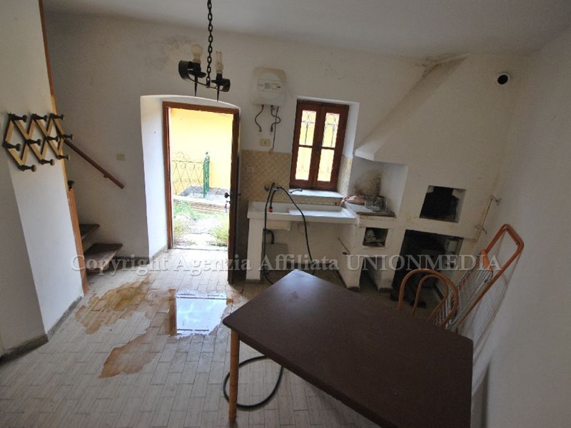 Casa Indipendente in Vendita a Sarzana, 65'000&euro;, 38 m²