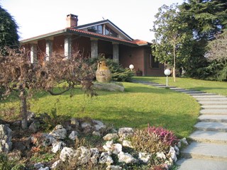 Villa in Vendita a Collegno, 420'000€, 200 m², con Box