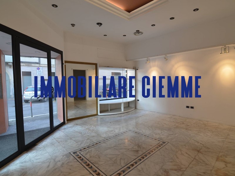 Immobile commerciale in Vendita a Lecco, zona Centro, 310'000€, 139 m²
