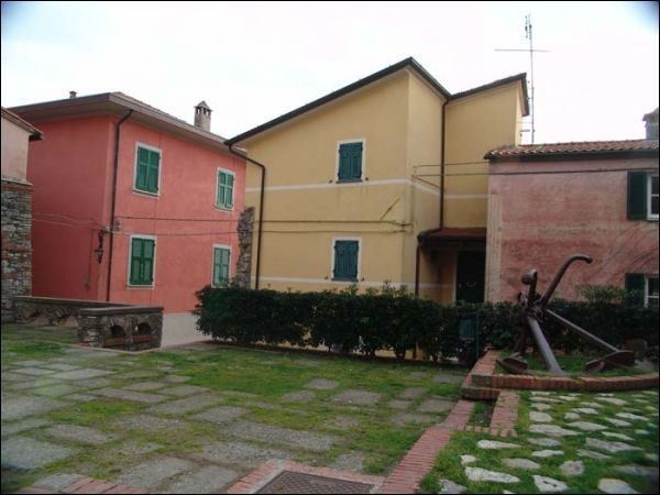 Casa Semi Indipendente in Vendita a Ameglia, zona Montemarcello, 400'000&euro;, 100 m²
