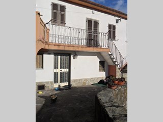 Casa Semi Indipendente in Vendita a Pontremoli, zona Torrano, 58'000€, 94 m²