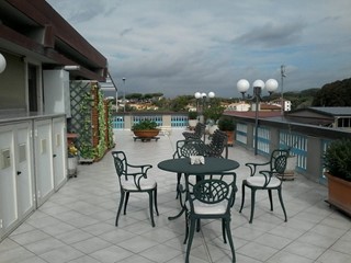 Attico in Vendita a Carrara, zona Marina di Carrara, 300'000€, 120 m², arredato