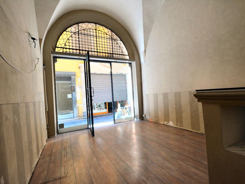 Immobile commerciale in Affitto a Lucca, 2'000€, 25 m²