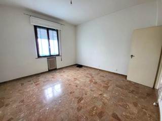 Quadrilocale in Vendita a Altopascio, 60'000€, 85 m², con Box