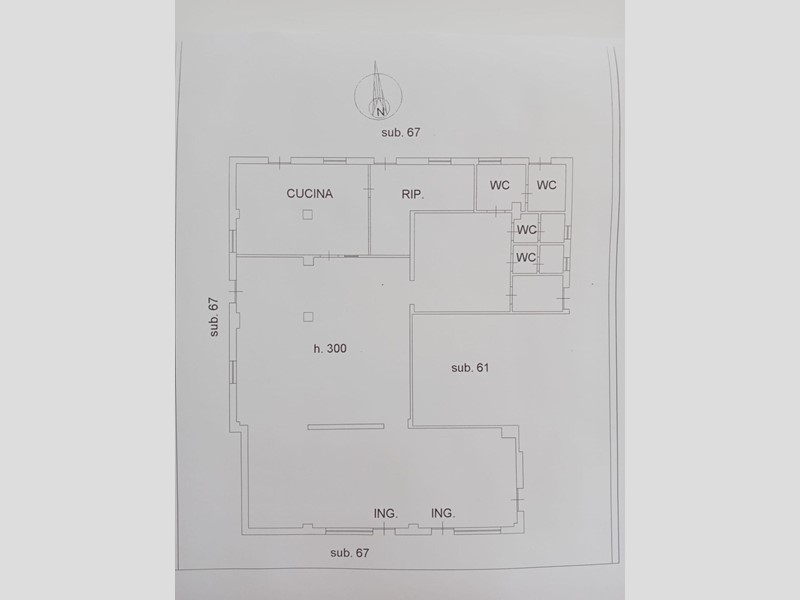 Immobile commerciale in Vendita a Pontedera, 290'000€, 157 m²