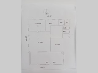 Immobile commerciale in Vendita a Pontedera, 290'000€, 157 m²