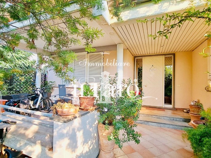 Villetta a schiera in Vendita a Viareggio, 720'000€, 375 m², con Box