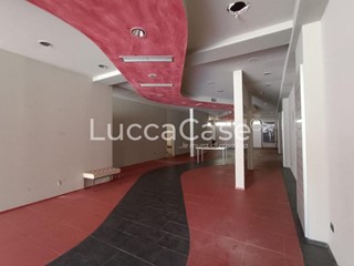 Immobile commerciale in Affitto a Lucca, zona San Vito, 3'400€, 360 m²