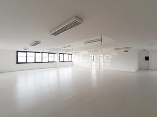 Ufficio in Affitto a Lucca, zona San Vito, 1'750€, 250 m²