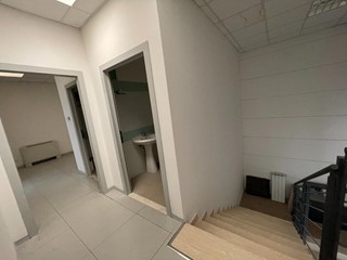 Capannone in Vendita a Poggibonsi, 330'000€, 300 m²