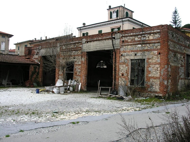 Magazzino in Vendita a Carrara, 860'000€, 954 m²