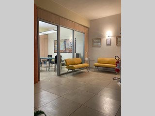 Ufficio in Vendita a Cascina, 395'000€, 300 m²