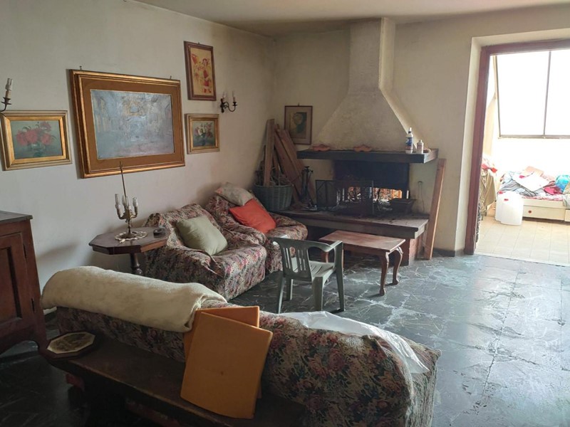 Casa Indipendente in Vendita a Lamporecchio, 130'000€, 300 m²