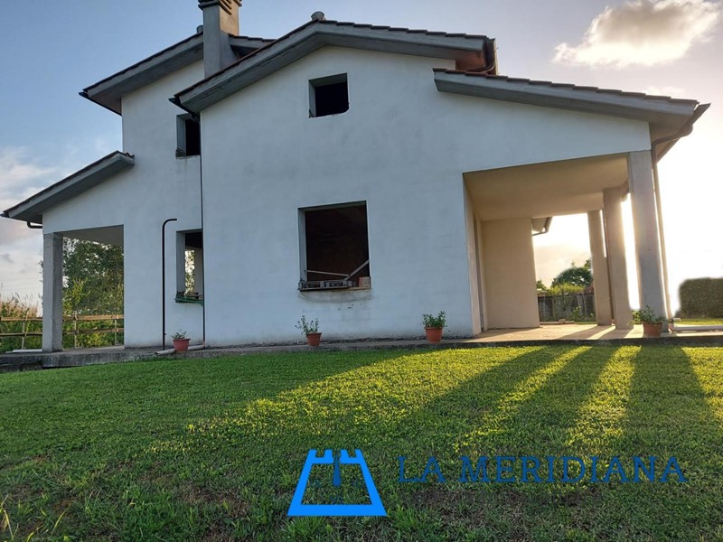 Villa in Vendita a Larciano, 188'000€, 150 m², con Box