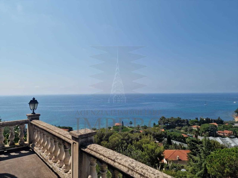 Casa Indipendente in Vendita a Ventimiglia, zona Latte, 180 m²