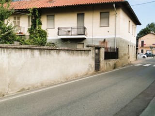 Villa bifamiliare in Vendita a Trofarello, 250'000€, 400 m²