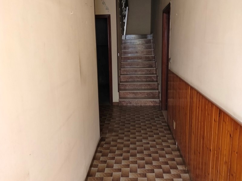 Villa bifamiliare in Vendita a Trofarello, 250'000€, 400 m²