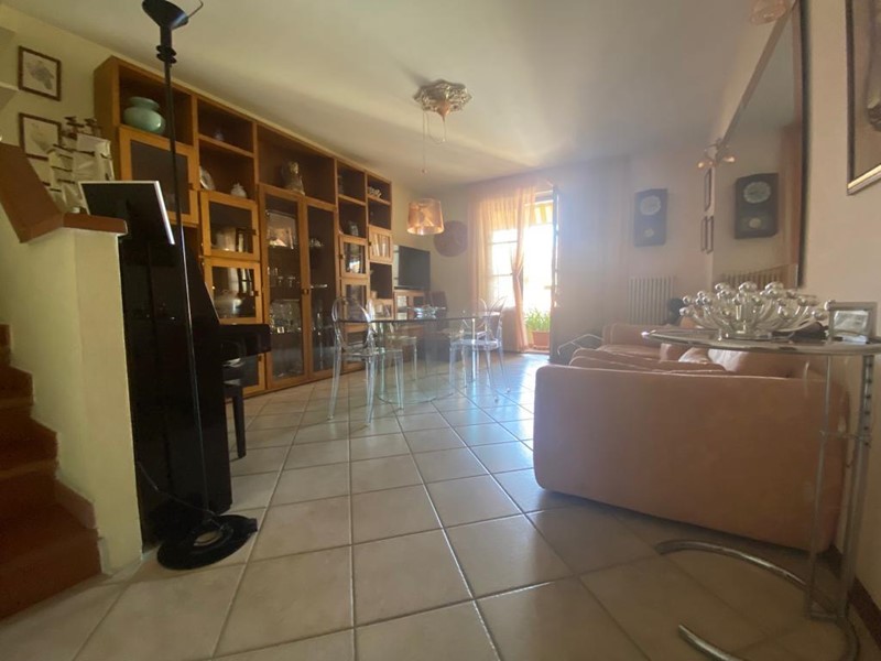 Casa Semi Indipendente in Vendita a Viareggio, zona Viareggio Nord, 380'000€, 250 m²