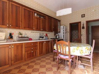 Trilocale in Vendita a Siracusa, zona viale Santa Panagia, 99'000&euro;, 132 m²