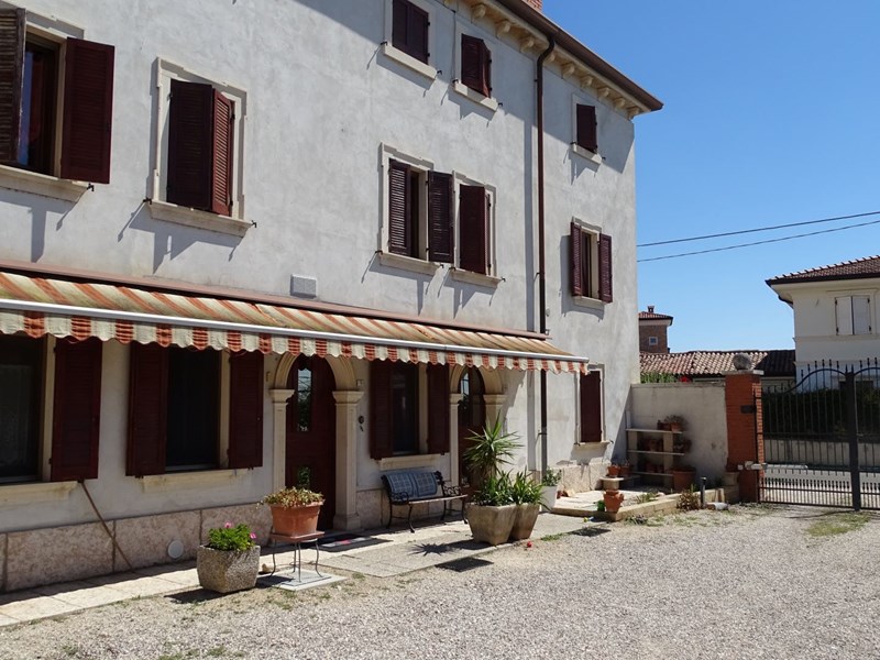 Casale in Vendita a Illasi, 420'000€, 450 m²