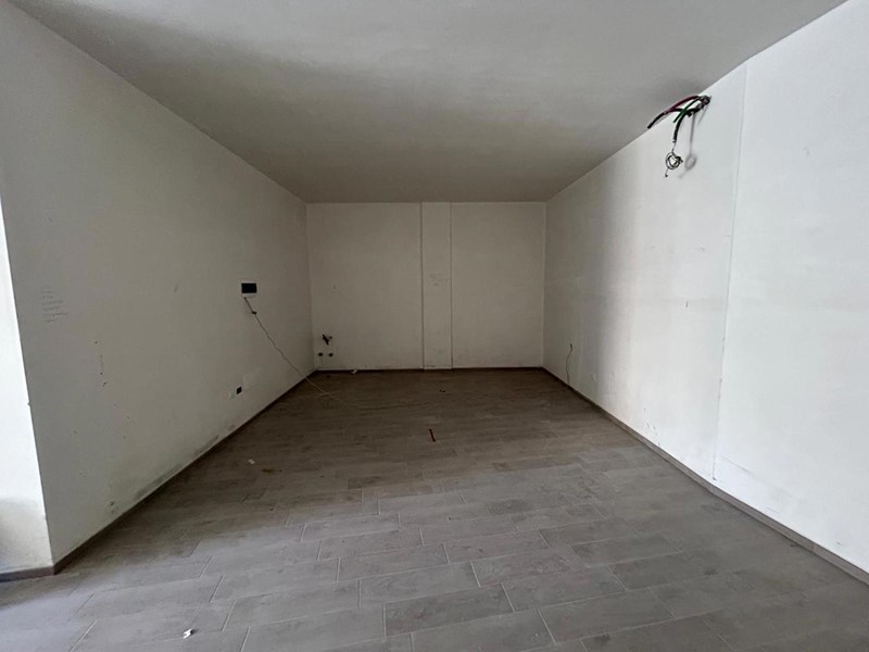 Negozio in Affitto a Canosa di Puglia, 550&euro;, 70 m²