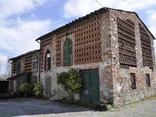 Casa di corte in Vendita a Capannori, zona Pieve San Paolo, 145'000€, 350 m², con Box