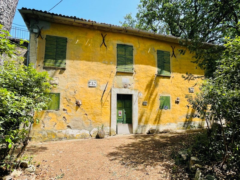 Rustico in Vendita a Pesaro, zona Santa Veneranda, 385'000€, 400 m²