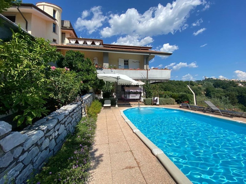 Casa Indipendente in Vendita a Castelnuovo Magra, 995'000€, 570 m²