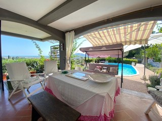 Casa Indipendente in Vendita a Castelnuovo Magra, 995'000€, 570 m²