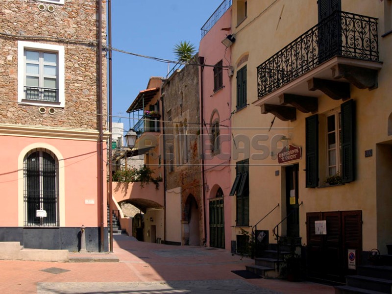 Quadrilocale in Vendita a Loano, 289'000€, 80 m², arredato