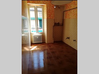 Bilocale in Vendita a Lecco, zona S. Giovanni, 67'000€, 81 m²