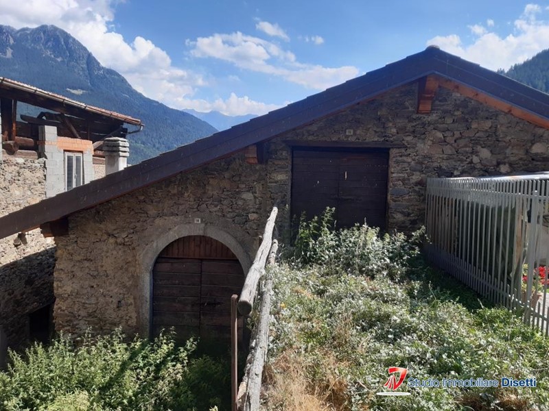 Casale in Vendita a Monno, 55'000€, 200 m²