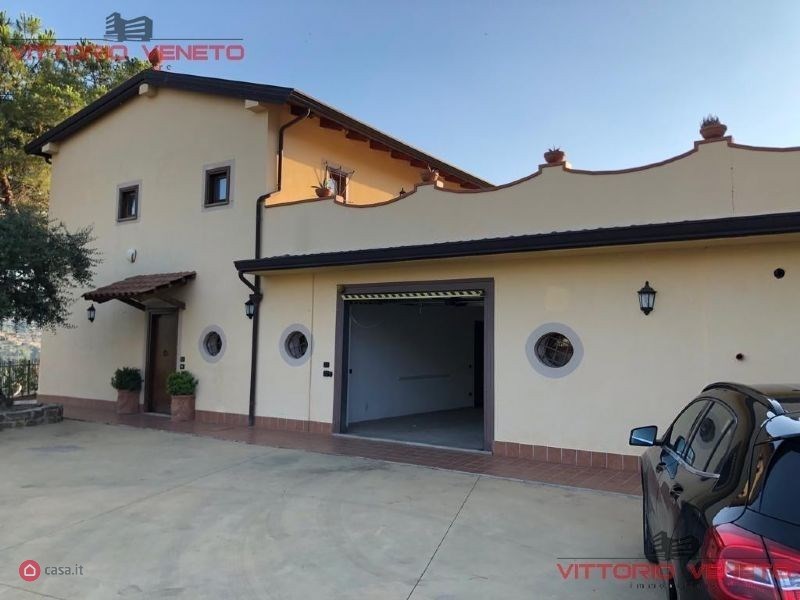 Villa in Vendita a Torchiara, zona Torchiara, 380'000&euro;, 275 m²