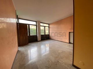 Ufficio in Vendita a Bassano del Grappa, 180'000€, 200 m²