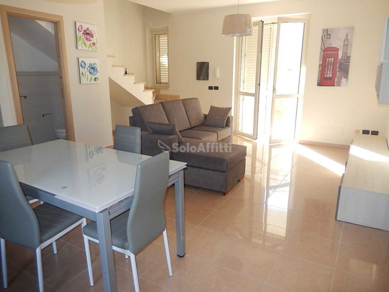 Casa Semi Indipendente in Affitto a Stalettì, 550€, 100 m², arredato