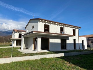 Villetta a schiera in Vendita a San Zenone degli Ezzelini, 295'000€, 170 m², con Box