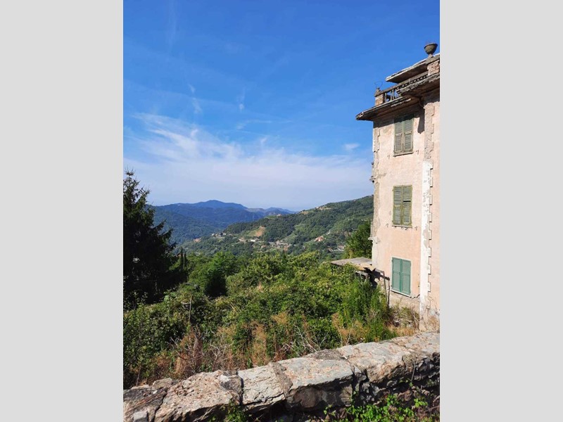 Casa Indipendente in Vendita a Castiglione Chiavarese, zona Velva, 200'000€, 600 m²