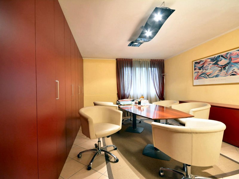Ufficio in Vendita a Lucca, zona Sant'Anna, 370'000€, 220 m²