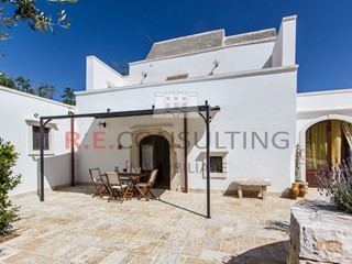Casale in Vendita a Martina Franca, 650'000€, 163 m², arredato
