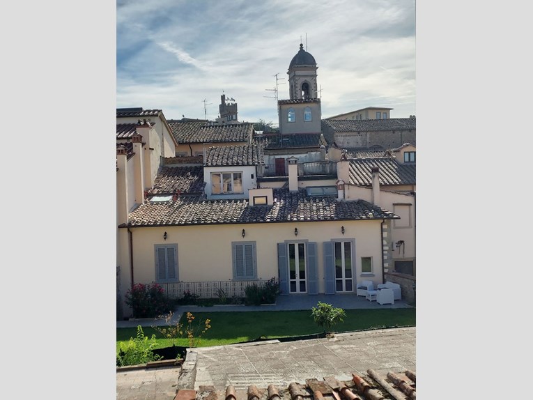 Casa Indipendente in Vendita a Arezzo, zona Centro Storico, 381'000€, 270 m²