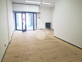 Immobile commerciale in Vendita a Pisa, 300'000€, 110 m²