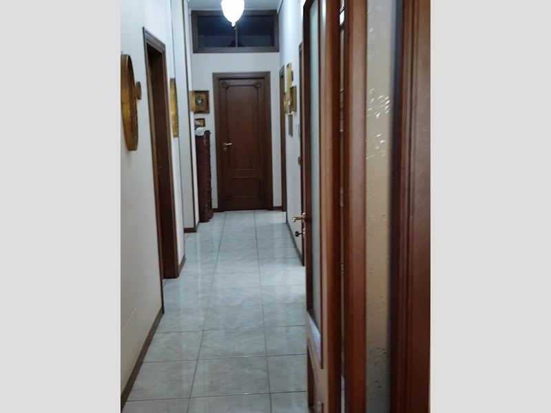 Appartamento in Affitto a Avellino, zona centro, 1'200€, 160 m², arredato