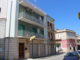 Negozio in Vendita a Canosa di Puglia, 99'000€, 130 m²