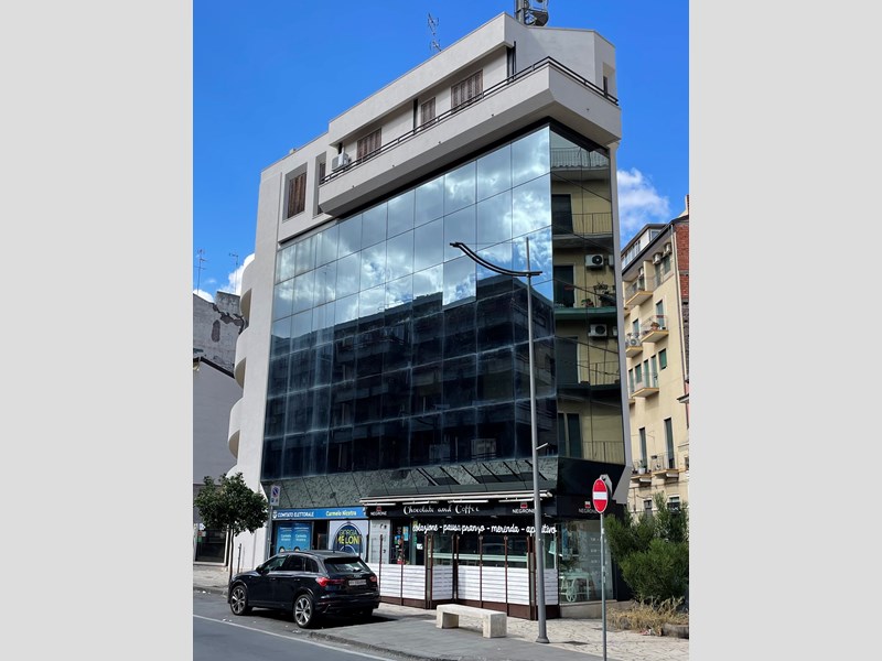 Ufficio in Vendita a Catania, zona Corso delle Province 170, 990'000€, 335 m², arredato