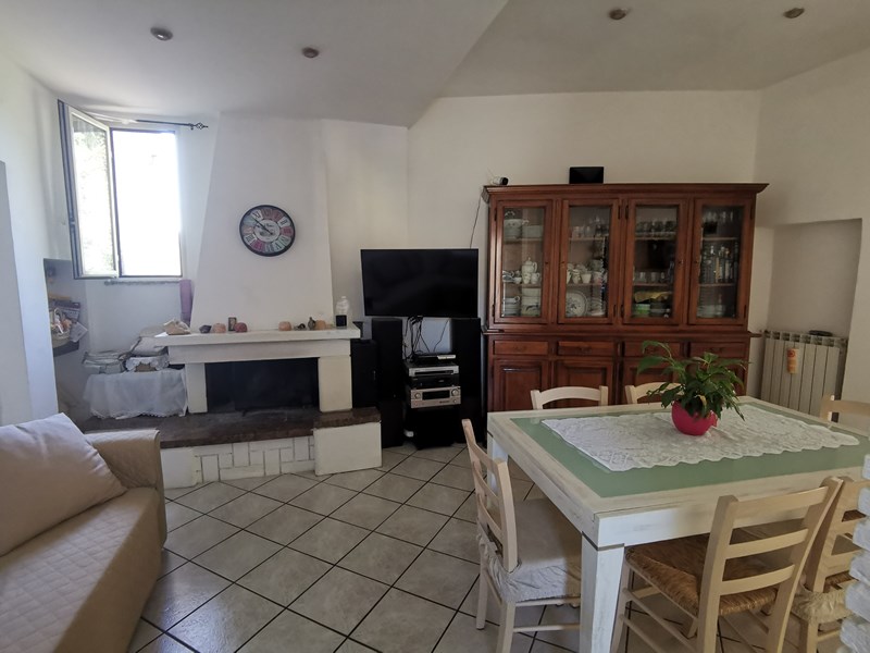 Appartamento in Vendita a Graffignano, zona Sipicciano, 70'000€, 140 m²