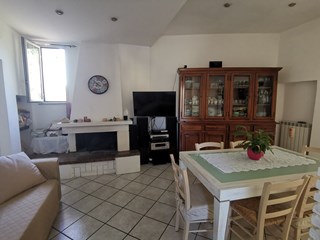 Appartamento in Vendita a Graffignano, zona Sipicciano, 70'000€, 140 m²